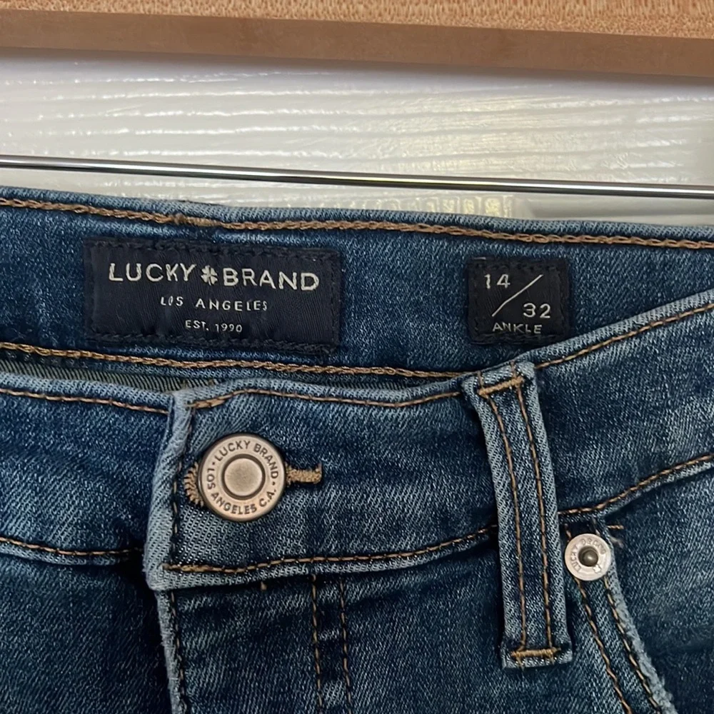 Lucky Brand Semi stretchy denim skinny jeans, size 14 32 ankle! Worn once. - Picture 2 of 4